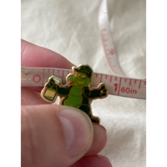 Vintage/Antique "Egbar" The Alligator Resin Epoxy Lapel Pin - Picture 10 of 10